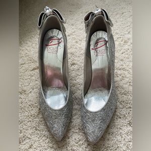Sparkly Silver Heels Size 7